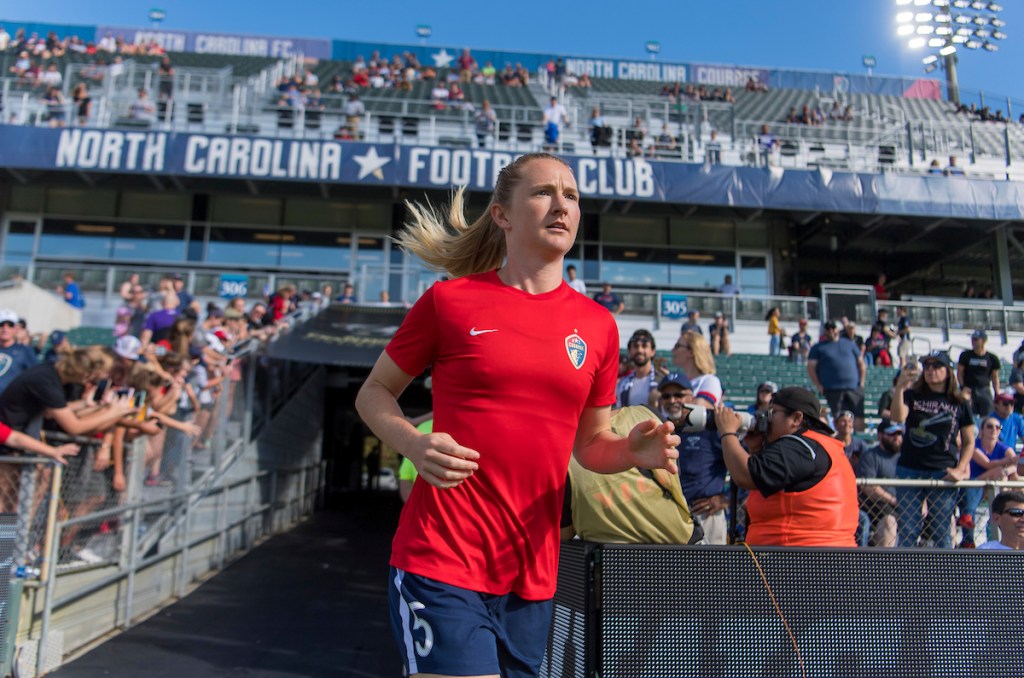 Guess who's back...? Alright, it's Sam Mewis, returning to the Courage